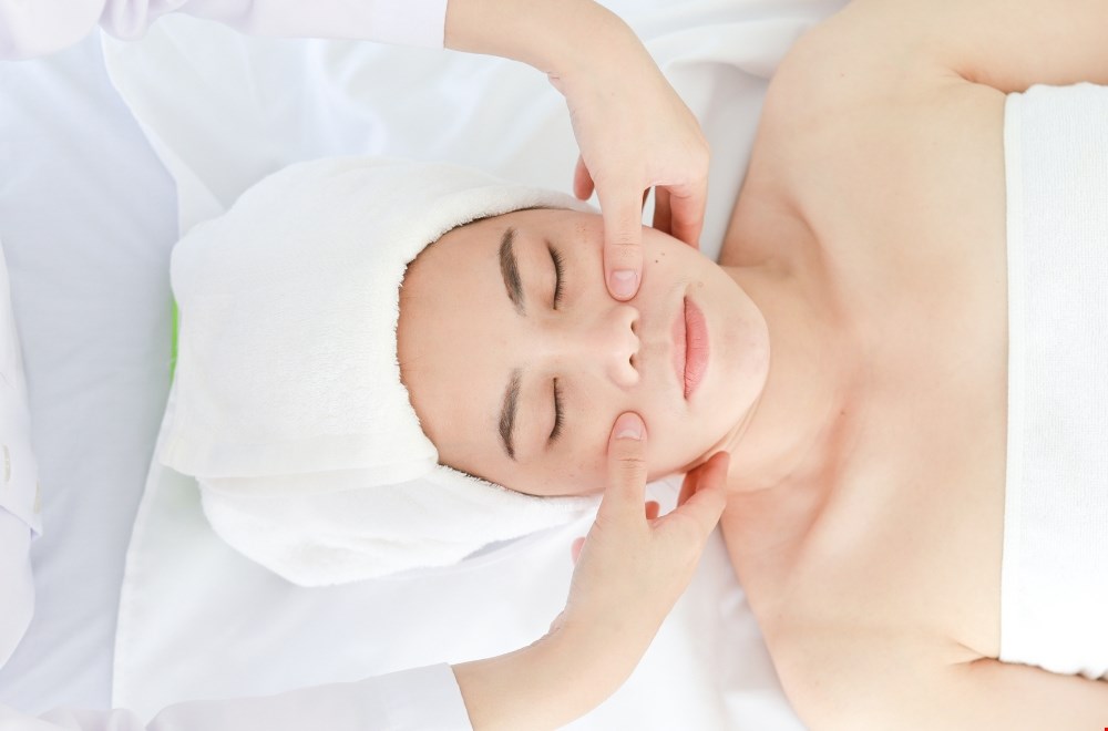 Frisser ogen en een zachte glow: zo pak je tekenen van vermoeidheid slim aan